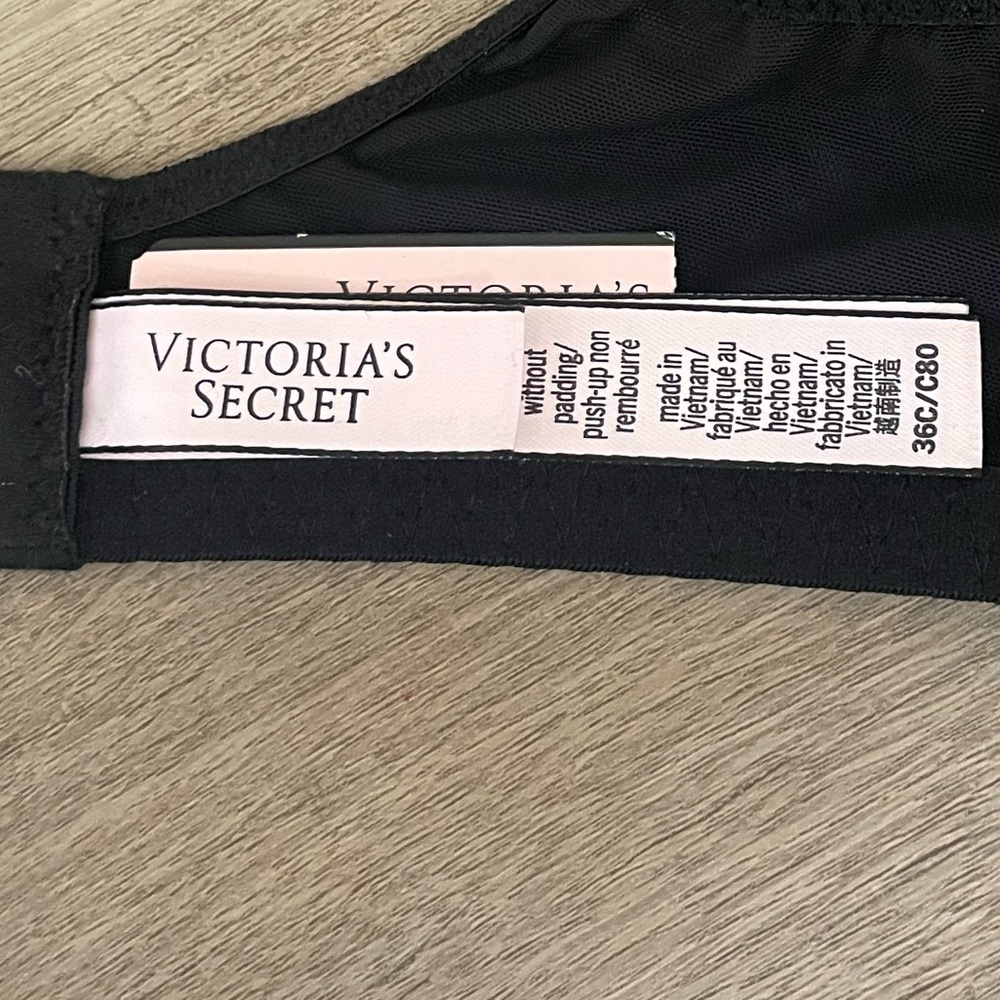 Victoria's Secret Elegant Black Bra - Picture 2 of 10